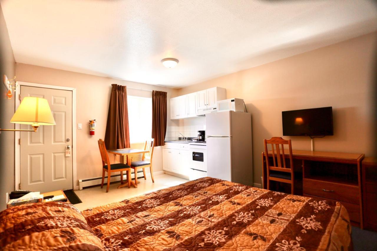 Blue Bell Inn Fort Nelson Εξωτερικό φωτογραφία
