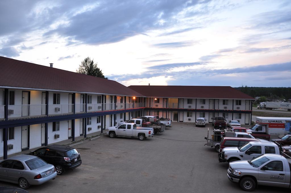 Blue Bell Inn Fort Nelson Εξωτερικό φωτογραφία